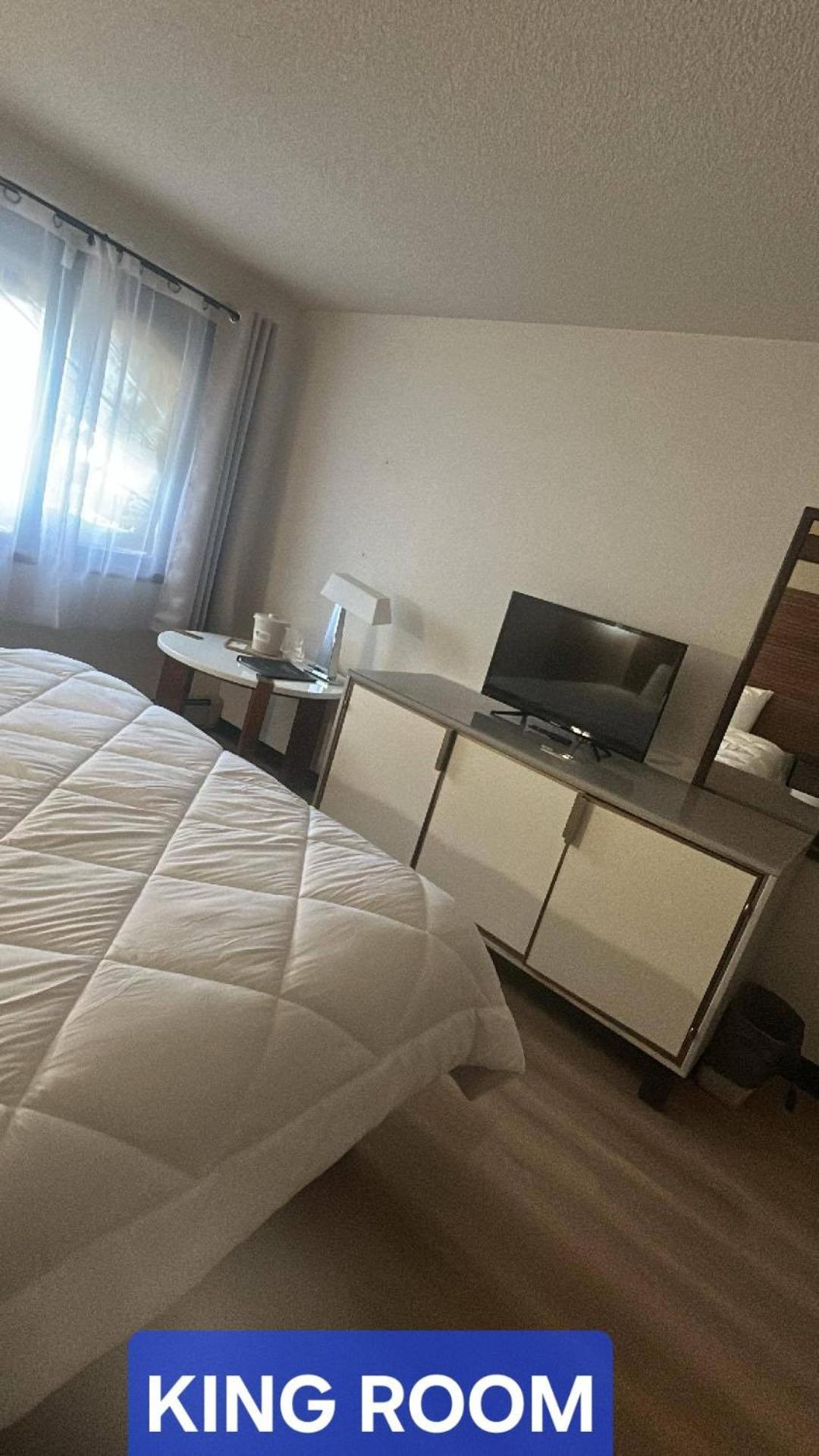 American Motel Waseca Bagian luar foto