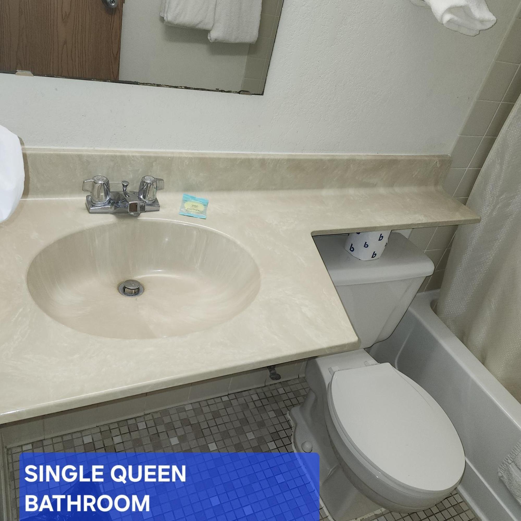 American Motel Waseca Bagian luar foto