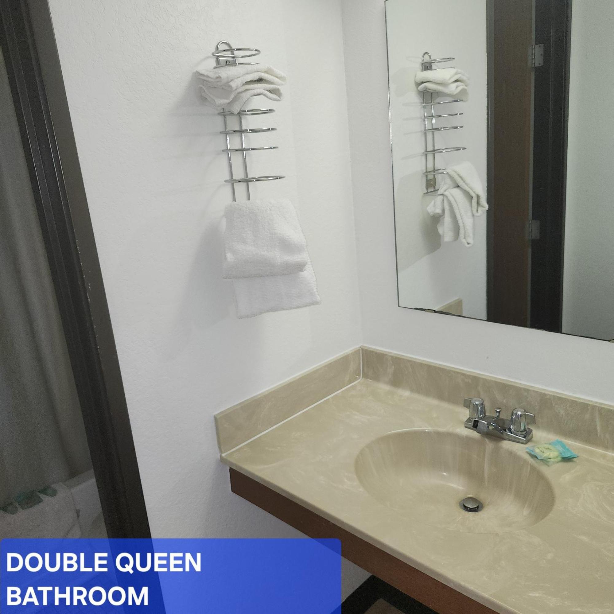 American Motel Waseca Bagian luar foto