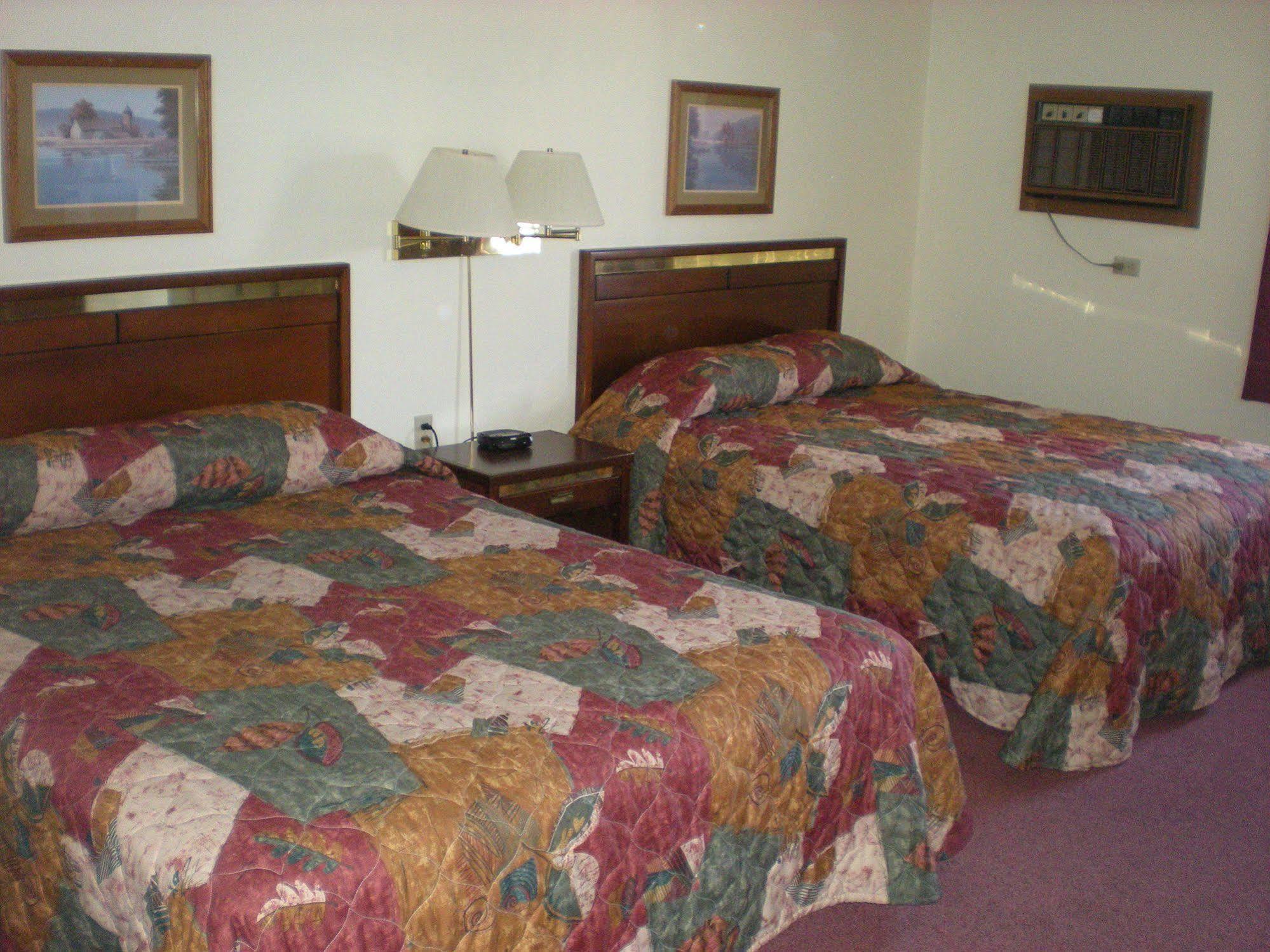 American Motel Waseca Bagian luar foto